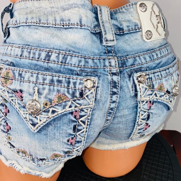 Miss Me Jean Shorts Womens Light Wash Tribal Embroidered Flap Pockets 26